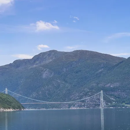 Hébergement de vacances Awesome In Eidfjord With House Sea View