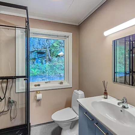 Awesome In Eidfjord With House Sea View Hébergement de vacances